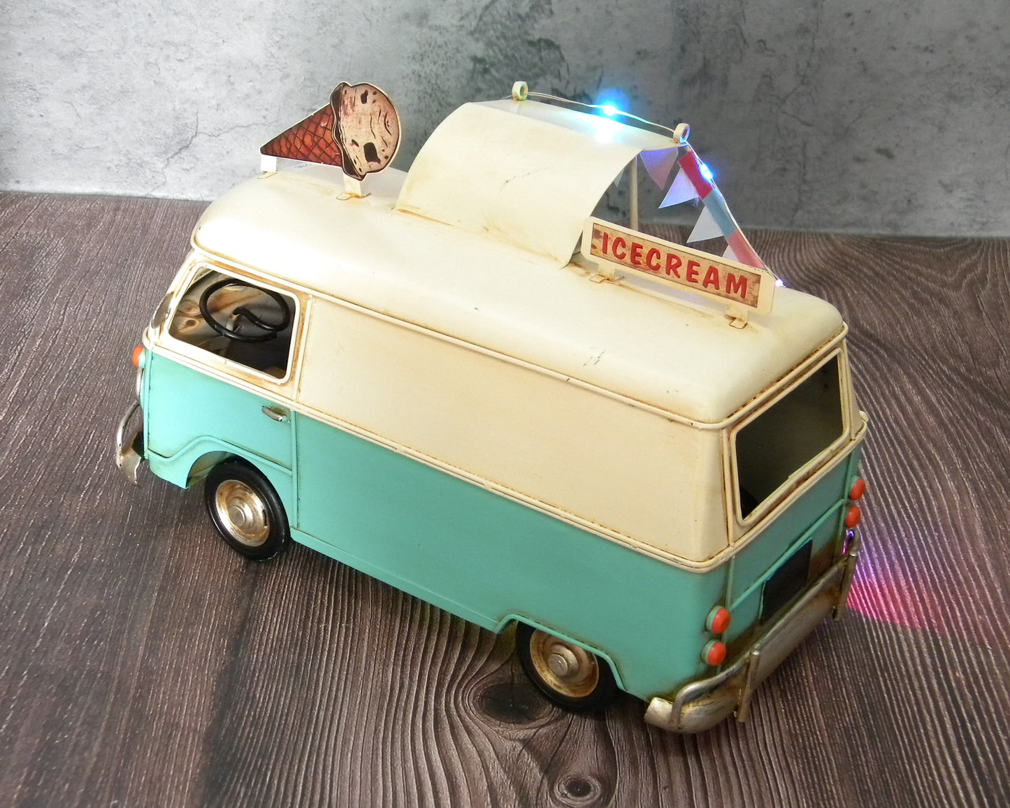 Retro Delight Ice Cream Van Decor